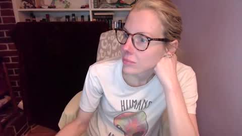 Snapshot of holly_bourbon chatting on 10, 3, 2026 holly_bourbon online show from 10, 3, 2026