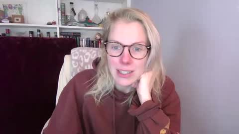 Snapshot of holly_bourbon chatting on 13, 3, 2026 holly_bourbon online show from 13, 3, 2026