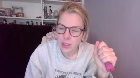 Snapshot of holly_bourbon chatting on 15, 3, 2026 holly_bourbon online show from 15, 3, 2026