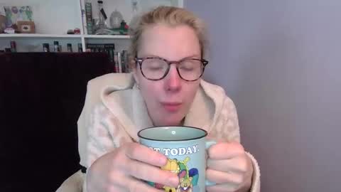 Snapshot of holly_bourbon chatting on 16, 3, 2026 holly_bourbon online show from 16, 3, 2026