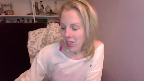 Snapshot of holly_bourbon chatting on 17, 3, 2026 holly_bourbon online show from 17, 3, 2026