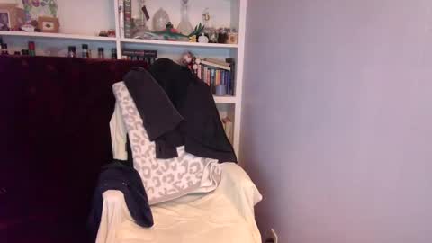 Snapshot of holly_bourbon chatting on 18, 3, 2026 holly_bourbon online show from 18, 3, 2026