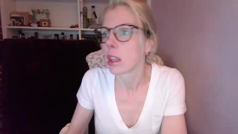 Snapshot of holly_bourbon chatting on 26, 3, 2026 holly_bourbon online show from 26, 3, 2026