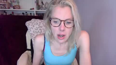 Snapshot of holly_bourbon chatting on 31, 3, 2026 holly_bourbon online show from 31, 3, 2026