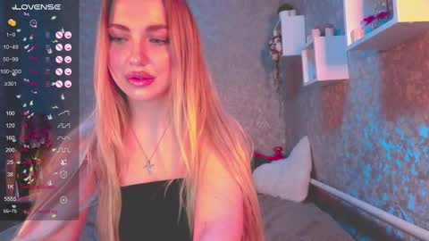 holly_molly8 online show from 28, 12, 2024