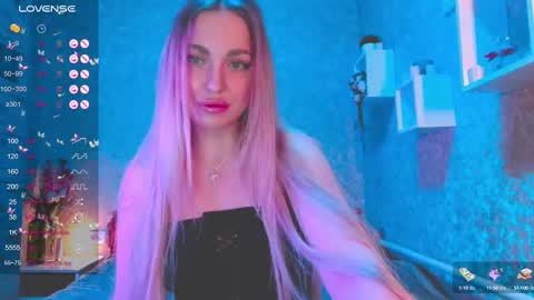 holly_molly8 online show from 1, 1, 2025