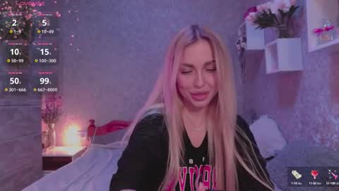 holly_molly8 online show from 4, 10, 2025