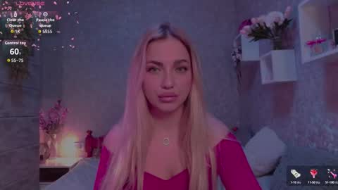 holly_molly8 online show from 12, 10, 2025