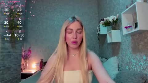 holly_molly8 online show from 25, 10, 2025