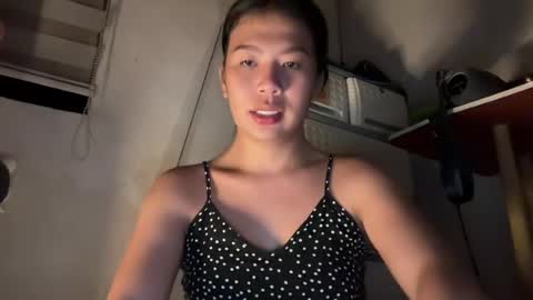 Snapshot of holly_wyn chatting on 7, 7, 2026 holly_wyn online show from 7, 7, 2026