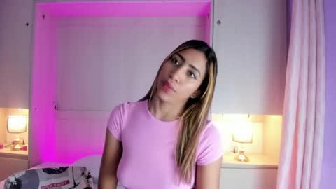 Snapshot of hollyadamss_ chatting on 7, 4, 2026 Sofia online show from 7, 4, 2026