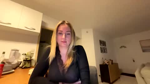 hollyandelon online show from 13, 1, 2026