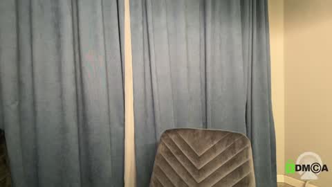 Snapshot of hollyextra chatting on 24, 10, 2025 hollyextra online show from 24, 10, 2025