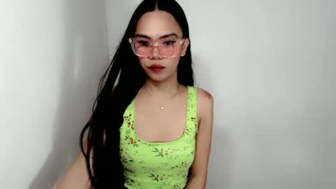 Snapshot of hollyhalo chatting on 14, 10, 2025 hollyhalo online show from 14, 10, 2025