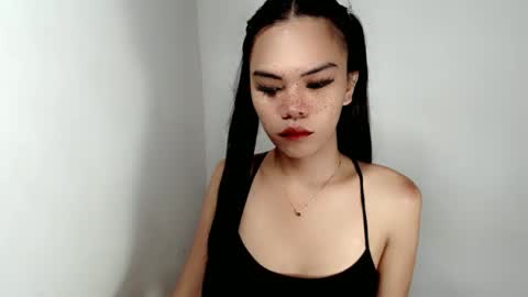 Snapshot of hollyhalo chatting on 27, 10, 2025 hollyhalo online show from 27, 10, 2025