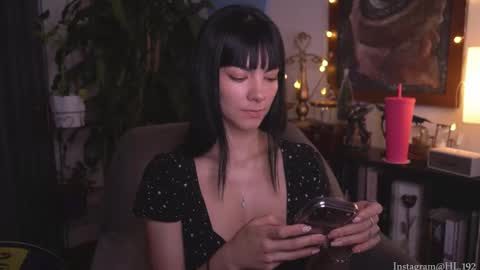 Holly Linder online show from 3, 12, 2025