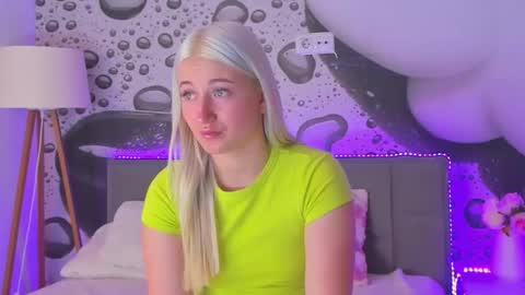 HollyTaillor online show from 2, 12, 2025