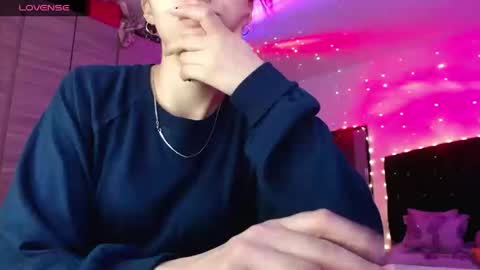 Juli online show from 12, 9, 2025