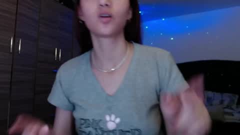holy_julii online show from 8, 6, 2026
