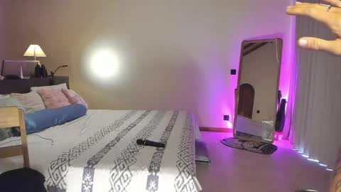 Snapshot of holy_khloe chatting on 18, 4, 2026 Kira Purrr online show from 18, 4, 2026