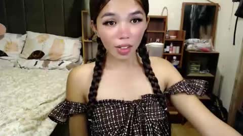 holy_molly1 online show from 5, 5, 2026
