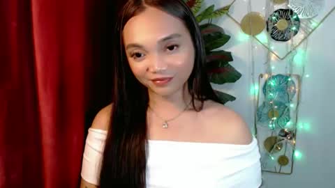 Snapshot of holy_shine chatting on 19, 12, 2025 Bella online show from 19, 12, 2025