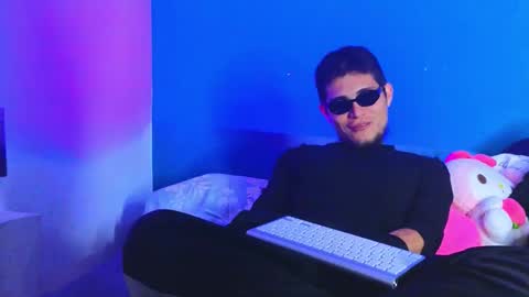      online show from 28, 10, 2025