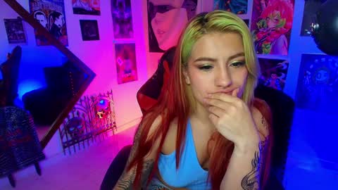 Snapshot of holyeva chatting on 16, 12, 2024 online show from 16, 12, 2024