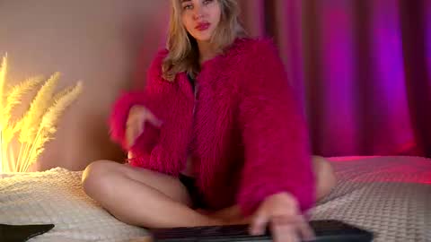 Snapshot of holyyy_fuck chatting on 20, 9, 2025 Vicky my another account here - desperate clit online show from 20, 9, 2025