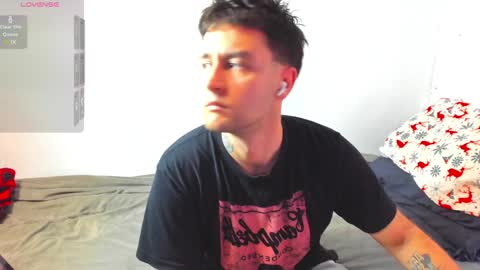 Snapshot of honestandrew chatting on 8, 1, 2025 Andrew online show from 8, 1, 2025