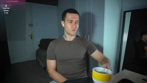 Snapshot of honestandrew chatting on 10, 2, 2025 Andrew online show from 10, 2, 2025