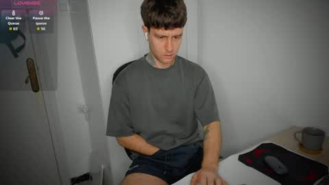 Snapshot of honestandrew chatting on 11, 4, 2026 Andrew online show from 11, 4, 2026