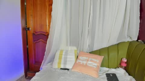 Snapshot of honey__monroe chatting on 27, 4, 2026 honey monroe online show from 27, 4, 2026
