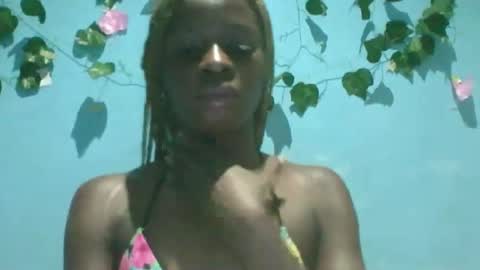 Snapshot of honey_bug2 chatting on 8, 9, 2025 Queen online show from 8, 9, 2025