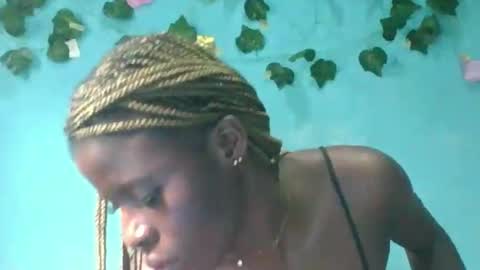 Snapshot of honey_bug2 chatting on 17, 9, 2025 Queen online show from 17, 9, 2025