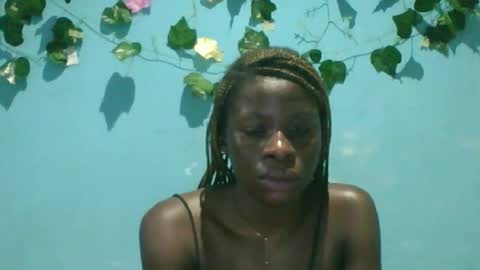 Snapshot of honey_bug2 chatting on 20, 9, 2025 Queen online show from 20, 9, 2025
