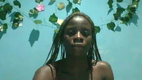 Snapshot of honey_bug2 chatting on 24, 9, 2025 Queen online show from 24, 9, 2025