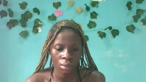 Snapshot of honey_bug2 chatting on 25, 9, 2025 Queen online show from 25, 9, 2025