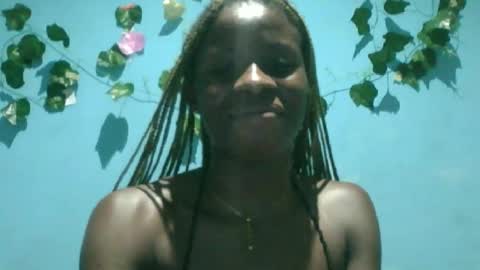 Snapshot of honey_bug2 chatting on 25, 9, 2025 Queen online show from 25, 9, 2025