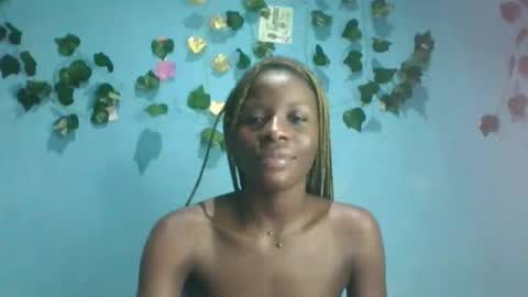 Snapshot of honey_bug2 chatting on 30, 9, 2025 Queen online show from 30, 9, 2025