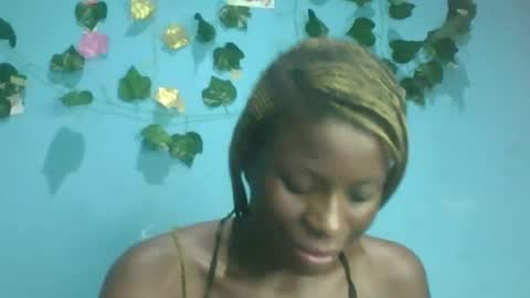 Snapshot of honey_bug2 chatting on 3, 10, 2025 Queen online show from 3, 10, 2025