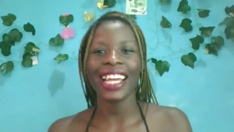 Snapshot of honey_bug2 chatting on 8, 10, 2025 Queen online show from 8, 10, 2025