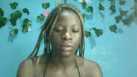 Snapshot of honey_bug2 chatting on 9, 10, 2025 Queen online show from 9, 10, 2025