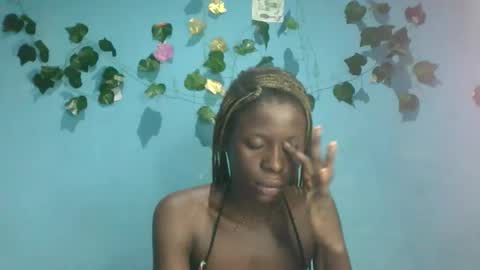 Snapshot of honey_bug2 chatting on 20, 10, 2025 Queen online show from 20, 10, 2025