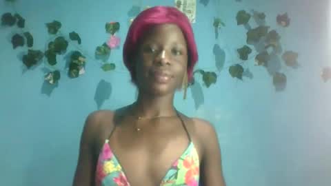 Snapshot of honey_bug2 chatting on 20, 10, 2025 Queen online show from 20, 10, 2025