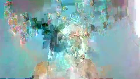 Snapshot of honey_bug2 chatting on 22, 10, 2025 Queen online show from 22, 10, 2025