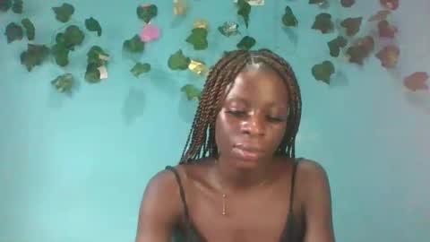 Snapshot of honey_bug2 chatting on 22, 10, 2025 Queen online show from 22, 10, 2025