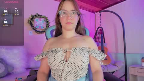Snapshot of honey_fox01 chatting on 7, 2, 2025 HONEY online show from 7, 2, 2025