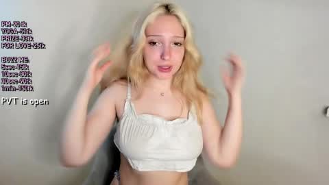 Snapshot of honey_honey_honey chatting on 4, 4, 2026 Honey and Misa online show from 4, 4, 2026