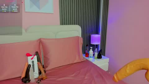 honey_sofii_ online show from 15, 4, 2026